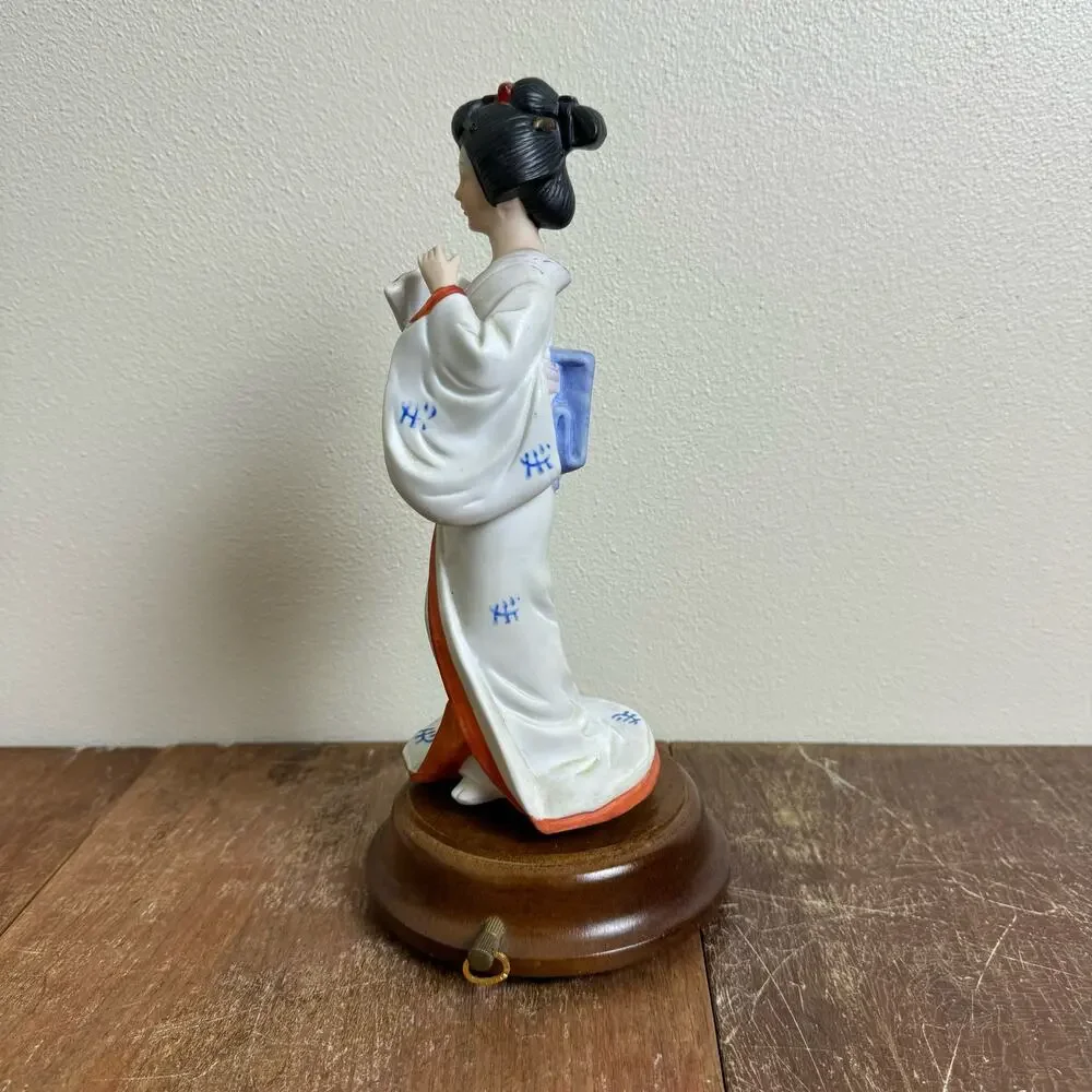 Vintage Japanese‎ Geisha with Fan Bisque Ceramic Wood Base Music Box